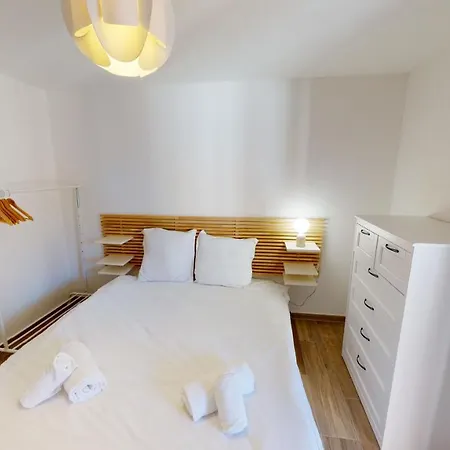 Au Pied Du Mont 1 Free Parking